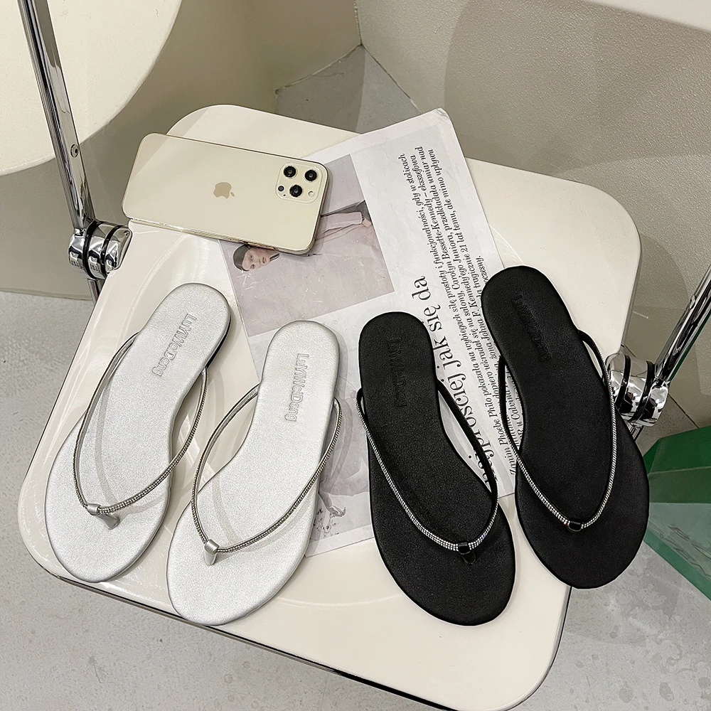 Shiny Rhinestone Narrow Band Flip-Flops Female Korean Simple Flat Heel Clip Toe Slippers Outdoor Beach Casual Slides Size 35-42
Shiny Rhinestone Narrow Band Flip-Flops Female Korean Simple Flat Heel Clip Toe Slippers Outdoor Beach Casual Slides Size 35-42