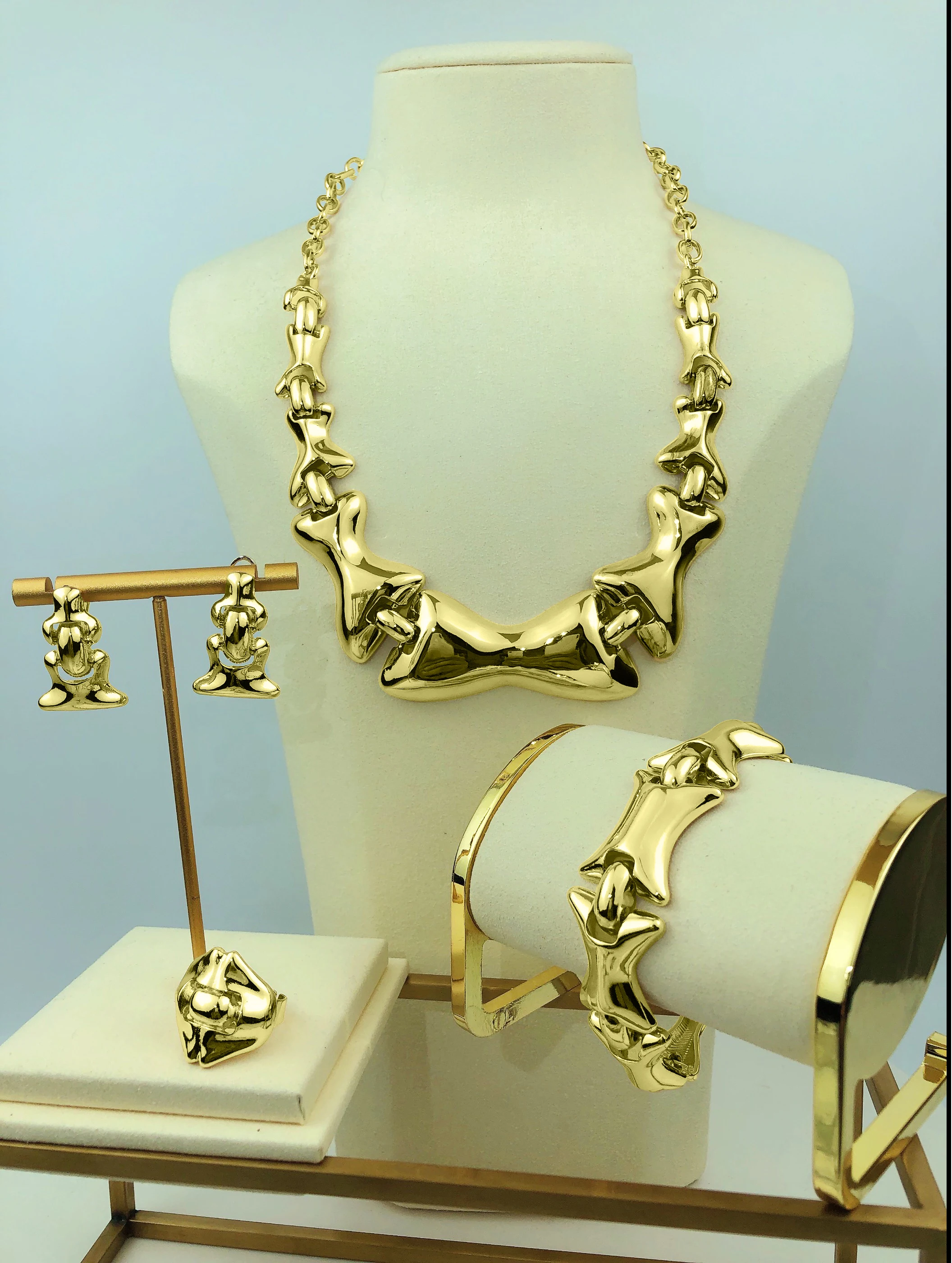 Guomei Fashion Big Jewelry Brazilian Gold Jewelry Sets For Women Wedding And Party B0002
Guomei Fashion Big Jewelry Brazilian Gold Jewelry Sets For Women Wedding And Party B0002