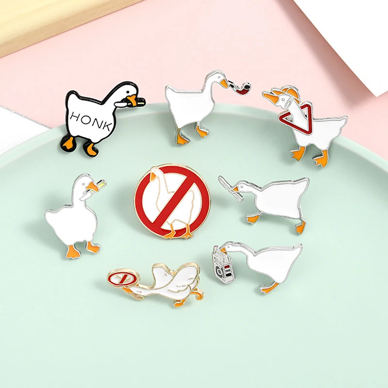 Fashion Game HONK Goose Hard Enamel Brooch Pins Metal Alloy Fashion Jewelry Lapel Pins Badges Accessories
Fashion Game HONK Goose Hard Enamel Brooch Pins Metal Alloy Fashion Jewelry Lapel Pins Badges Accessories