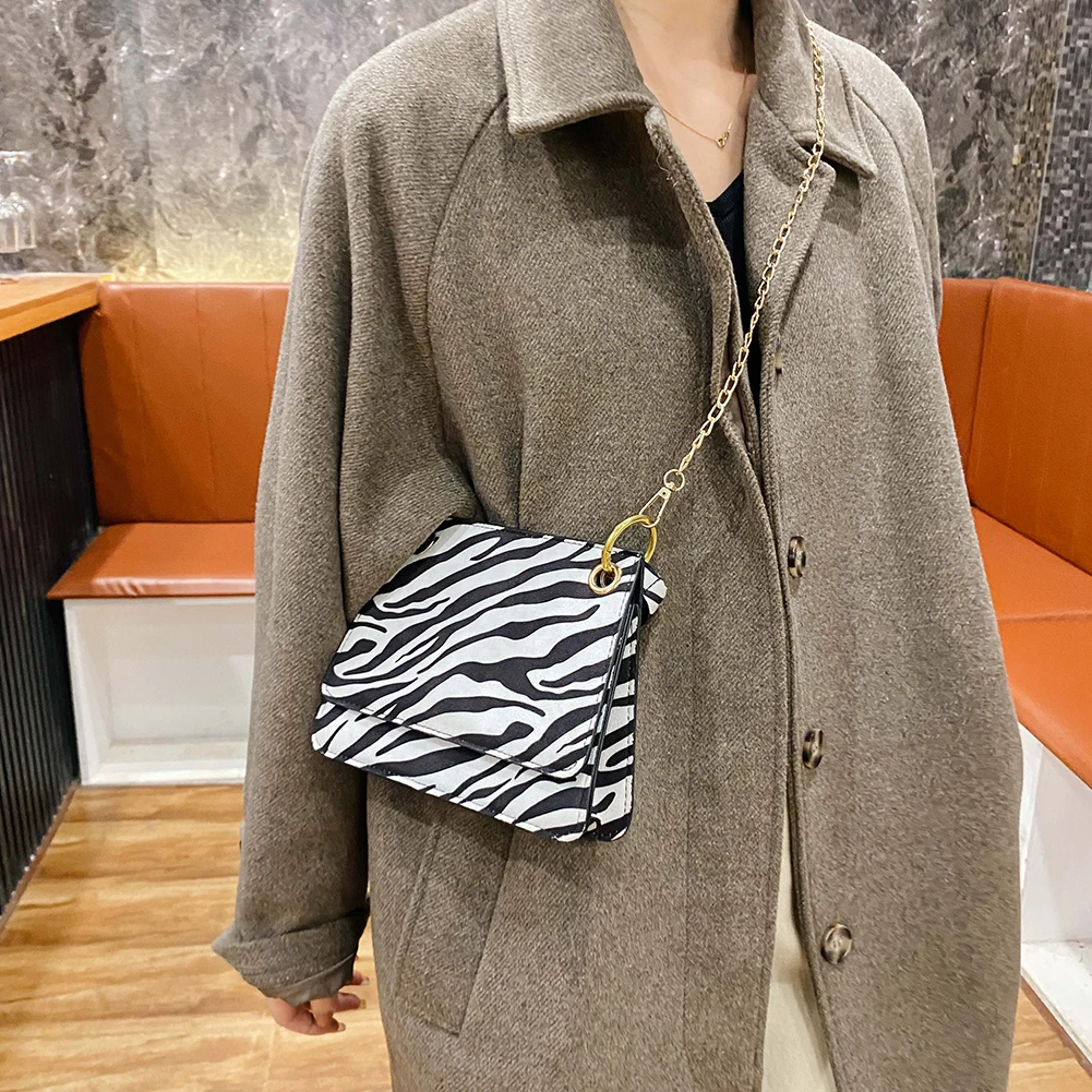 Retro Fashion PU Leather Women Chain Shoulder Messenger Bags Casual Animal Pattern Ladies Daily Crossbody Handbags
Retro Fashion PU Leather Women Chain Shoulder Messenger Bags Casual Animal Pattern Ladies Daily Crossbody Handbags