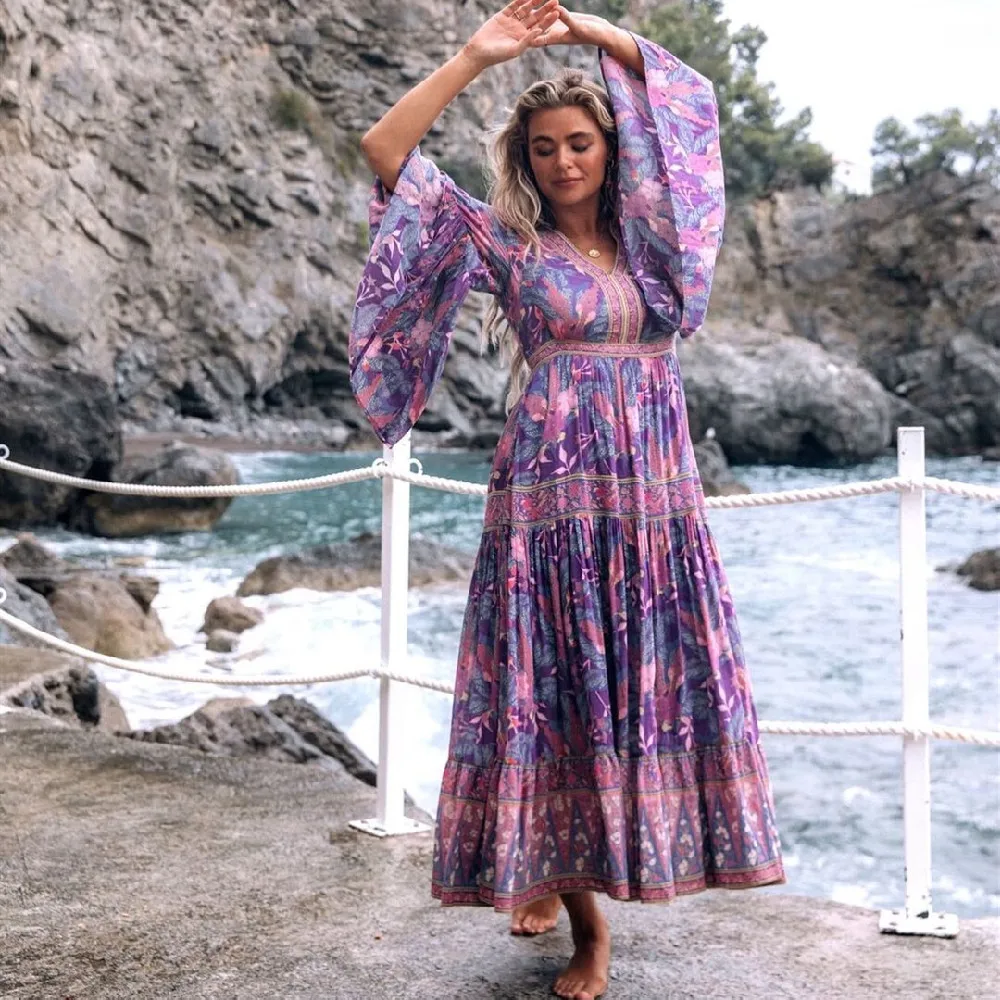 2021 Purple Bohemian Floral Print V-neck Flare Sleeve Maxi Dress For Women Summer Street Wear Cotton Tunic Vintage Dresses A624
2021 Purple Bohemian Floral Print V-neck Flare Sleeve Maxi Dress For Women Summer Street Wear Cotton Tunic Vintage Dresses A624