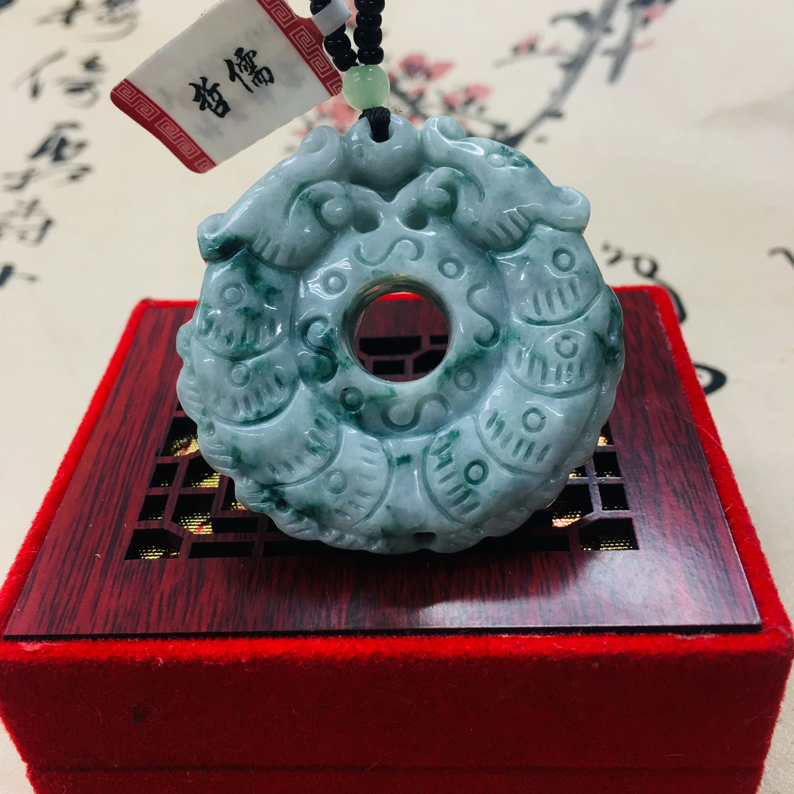 Zheru pure natural Jadeite carved two-color hollow double unicorn pendant with green bead chain sweater chain Send A certificate
Zheru pure natural Jadeite carved two-color hollow double unicorn pendant with green bead chain sweater chain Send A certificate