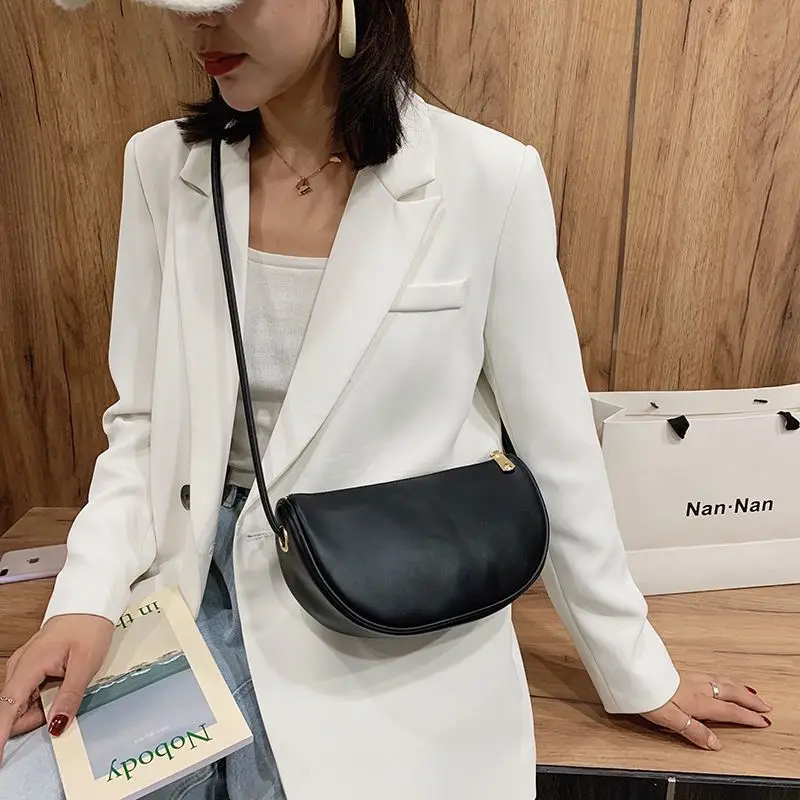New Casual Women Shoulder Crossbody Saddle Bag Solid PU Leather Retro Luxury Design Female Small Semicircle Messenger Handbags
New Casual Women Shoulder Crossbody Saddle Bag Solid PU Leather Retro Luxury Design Female Small Semicircle Messenger Handbags