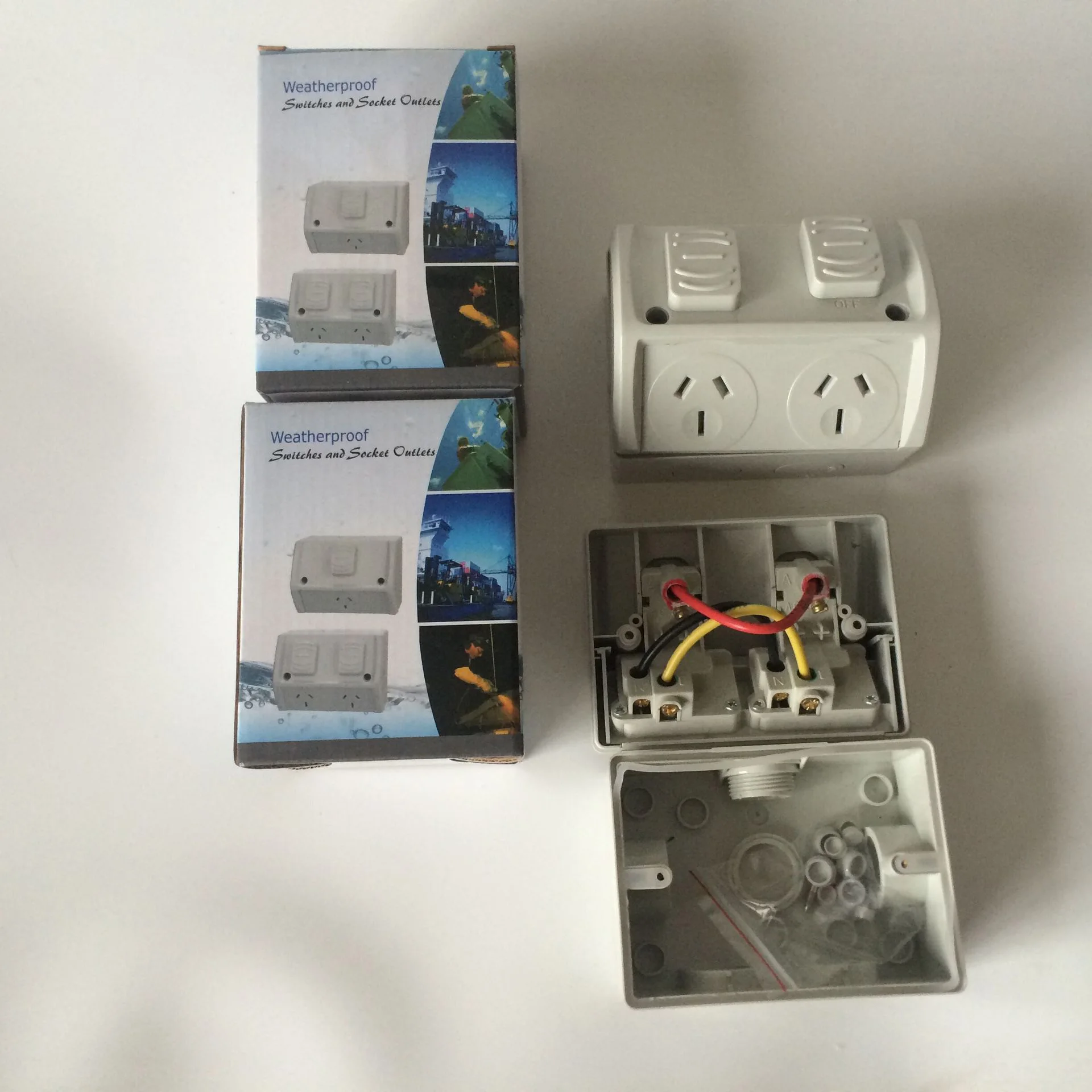 Australian Standard SAA Outdoor industrial waterproof socket 2 positions two open two plugs/Australian toggle switch socket 10A
Australian Standard SAA Outdoor industrial waterproof socket 2 positions two open two plugs/Australian toggle switch socket 10A