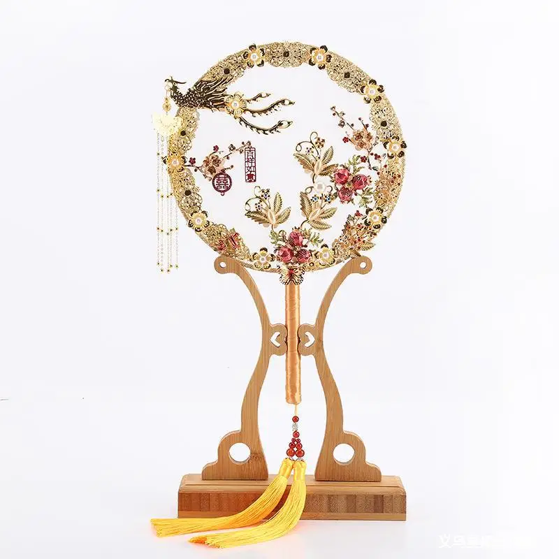 Bride's fan Chinese wedding fan holding flower photography props chinese fan bride hand fan folding fan luxury hand fan
Bride's fan Chinese wedding fan holding flower photography props chinese fan bride hand fan folding fan luxury hand fan