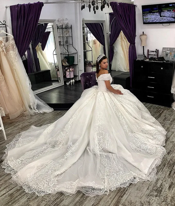 Plus Size Princess Wedding Dresses 2020 Luxury Lace Applique Beaded Chapel Train Puffy Skirt Arabic Dubai lace-up Wedding Gown
Plus Size Princess Wedding Dresses 2020 Luxury Lace Applique Beaded Chapel Train Puffy Skirt Arabic Dubai lace-up Wedding Gown