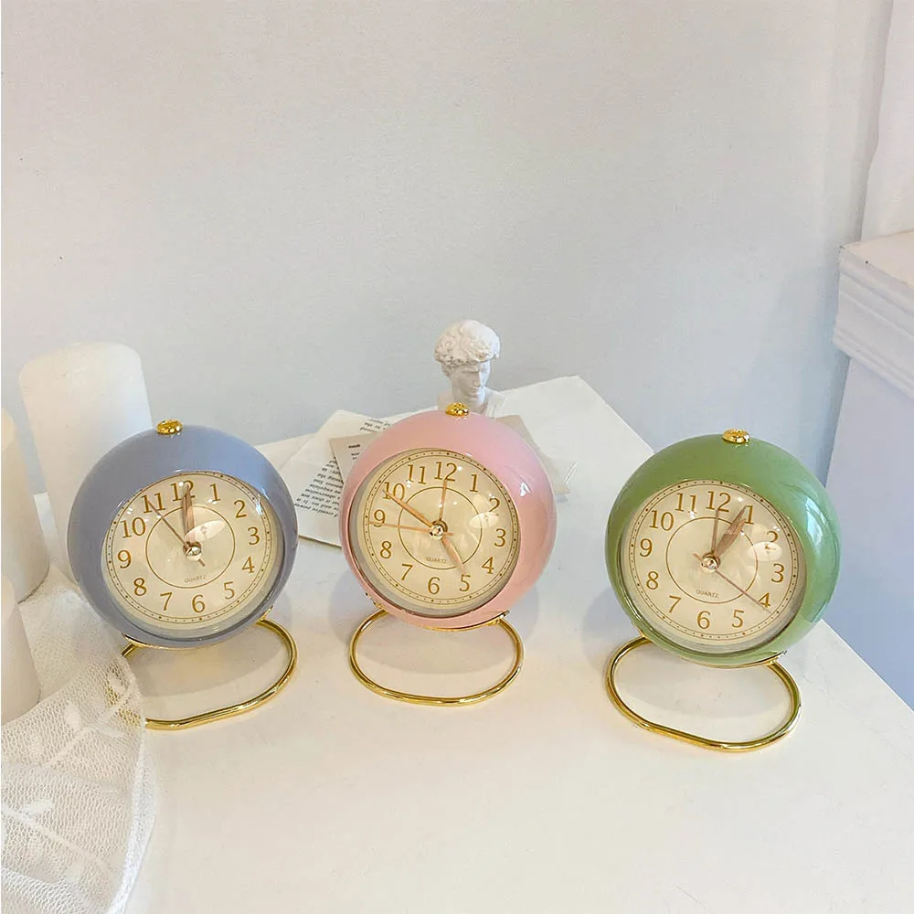 INS Desktop Clock Luminous Alloy Clock Metal Round Table Clock Bedside Alarm Clock with Night Light Vintage Home Decoration 
INS Desktop Clock Luminous Alloy Clock Metal Round Table Clock Bedside Alarm Clock with Night Light Vintage Home Decoration