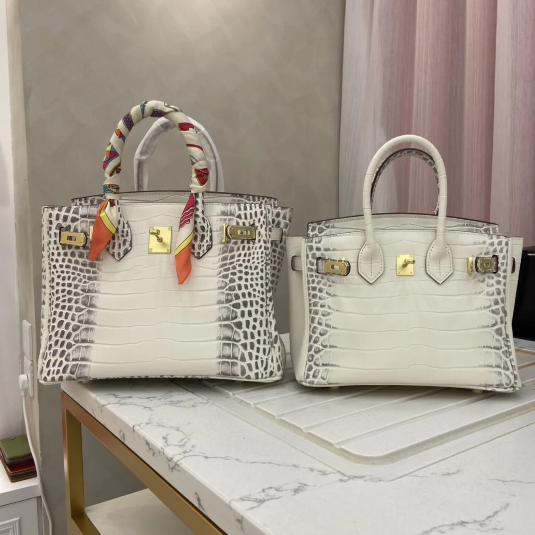 Female Bag Women's Shoulder Bag 25cm 30cm New Style Trendy Fashion Hand Carry Strap And Handles Birthday Gift For Girlfriend
Female Bag Women's Shoulder Bag 25cm 30cm New Style Trendy Fashion Hand Carry Strap And Handles Birthday Gift For Girlfriend