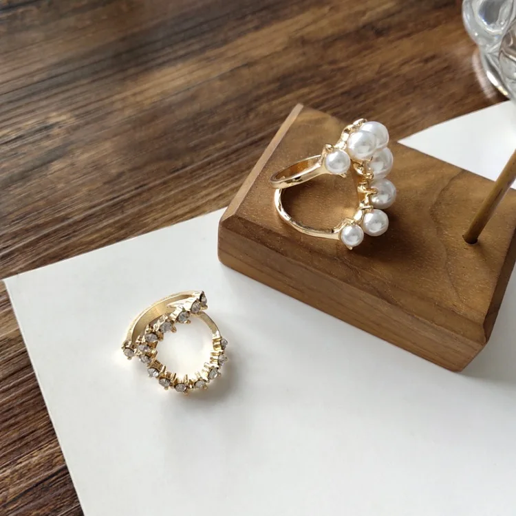 2021 New Korean Fashion Geometric Big Pearl Rings for Women Summer Jewelry Personality Statement Open Ring Adjustable Bijoux
2021 New Korean Fashion Geometric Big Pearl Rings for Women Summer Jewelry Personality Statement Open Ring Adjustable Bijoux