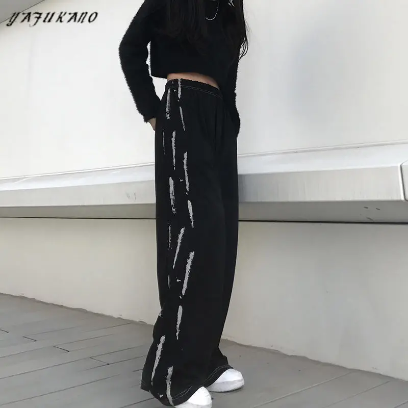 Hip Hop Wide Leg Pant Spring 2021 Fashion Print Black Trousers Women High Waist Streetwear Loose Women Clothing
Hip Hop Wide Leg Pant Spring 2021 Fashion Print Black Trousers Women High Waist Streetwear Loose Women Clothing