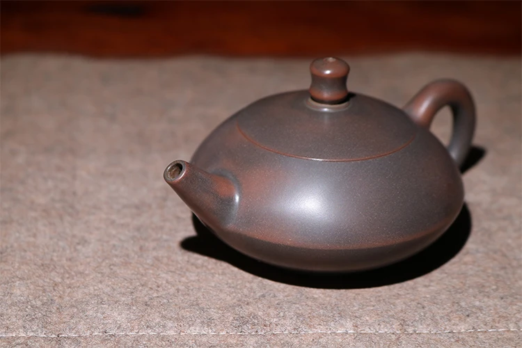 Chinese Traditional Ceramic Teapot Guangxi Nixingtao Hehuan Pu'er Oolong Tea Set High Grade Clay Kettle About 90ml 
Chinese Traditional Ceramic Teapot Guangxi Nixingtao Hehuan Pu'er Oolong Tea Set High Grade Clay Kettle About 90ml