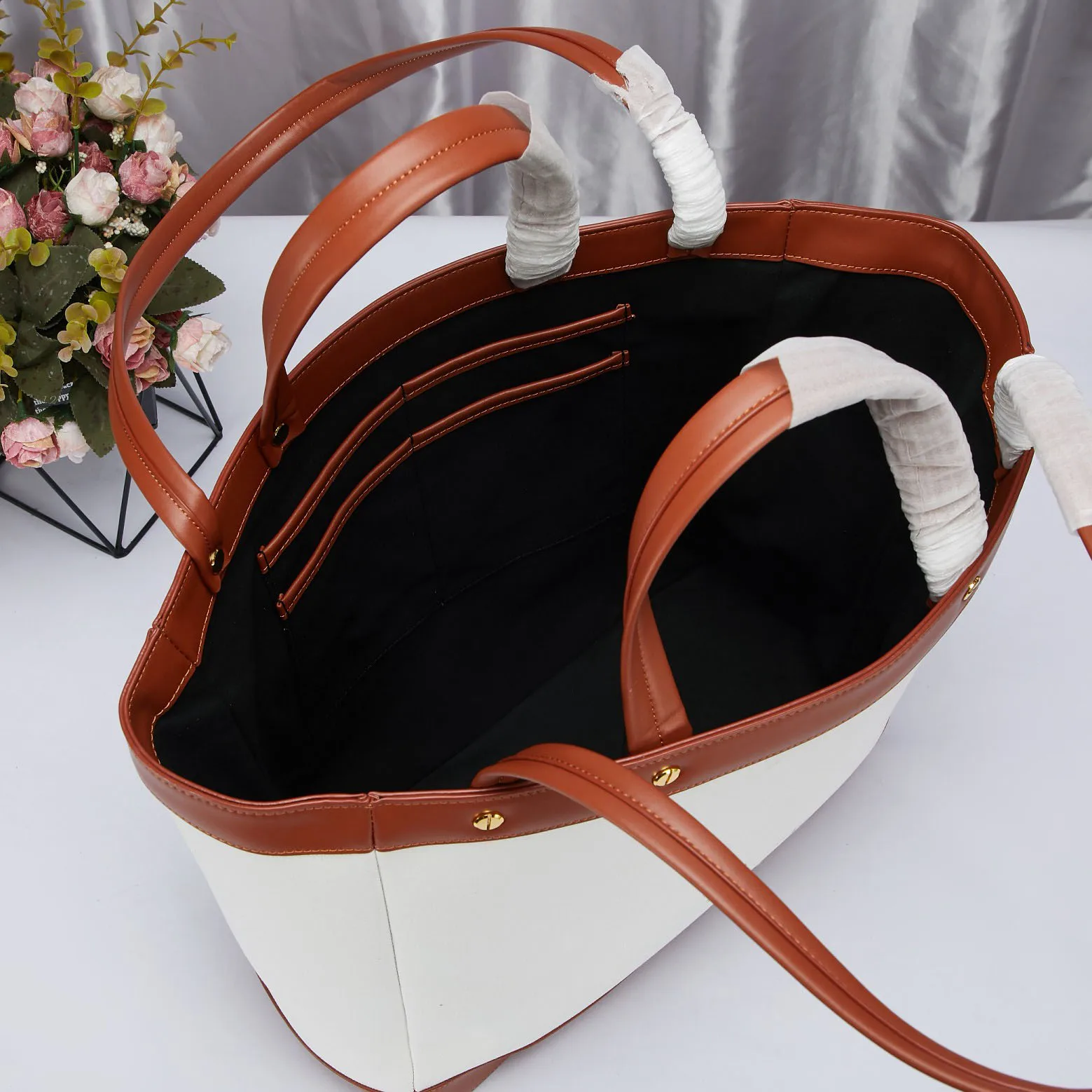 With logo canvas High capacity Shoulder Bags Casual Simplicity Large-capacity handbag Color contrast high quality Multifunction
With logo canvas High capacity Shoulder Bags Casual Simplicity Large-capacity handbag Color contrast high quality Multifunction