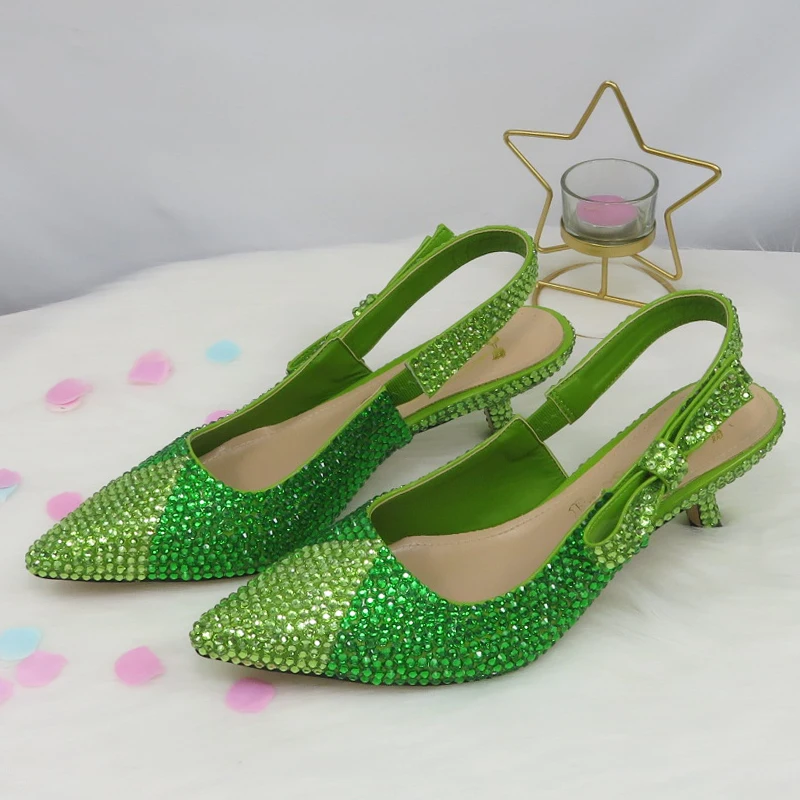 Женские босоножки с кристаллами, светло-зеленые босоножки с острым носком на необычном каблуке, лето 2021 
Женские босоножки с кристаллами, светло-зеленые босоножки с острым носком на необычном каблуке, лето 2021