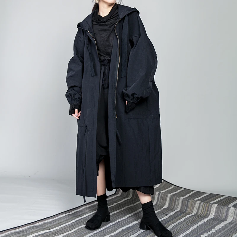 2021Autumn ladies trench coat new spring drawstring full sleeve hooded collar loose zipper thin section large size long coat
2021Autumn ladies trench coat new spring drawstring full sleeve hooded collar loose zipper thin section large size long coat