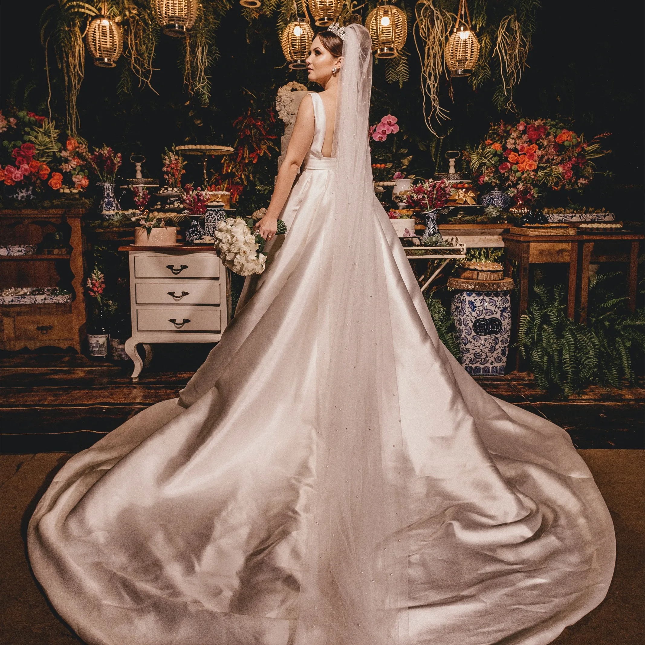 Wedding Dress A Line 2021 Satin Plus Size Wedding Gowns for Bridal with Train V Neck Sleeveless Open Back Vestido De Noiva
Wedding Dress A Line 2021 Satin Plus Size Wedding Gowns for Bridal with Train V Neck Sleeveless Open Back Vestido De Noiva