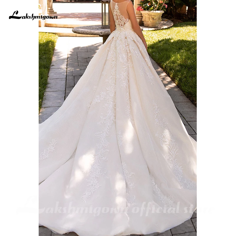 2020 Illusion Neck Detail A-Line Wedding Dress Court Train Organza with Appliques and Beading and Sequins bridal gown Gelinlik
2020 Illusion Neck Detail A-Line Wedding Dress Court Train Organza with Appliques and Beading and Sequins bridal gown Gelinlik