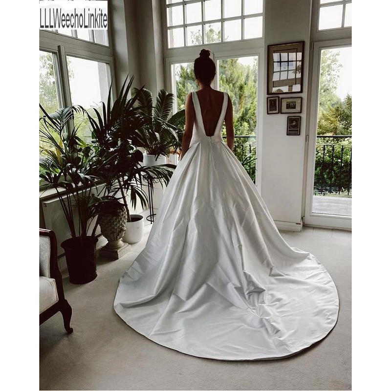 Ivory Satin V-Neck Sleeveless Princess A-Line Wedding Dresses Chapel Train Bridal Gowns Custom Made
Ivory Satin V-Neck Sleeveless Princess A-Line Wedding Dresses Chapel Train Bridal Gowns Custom Made