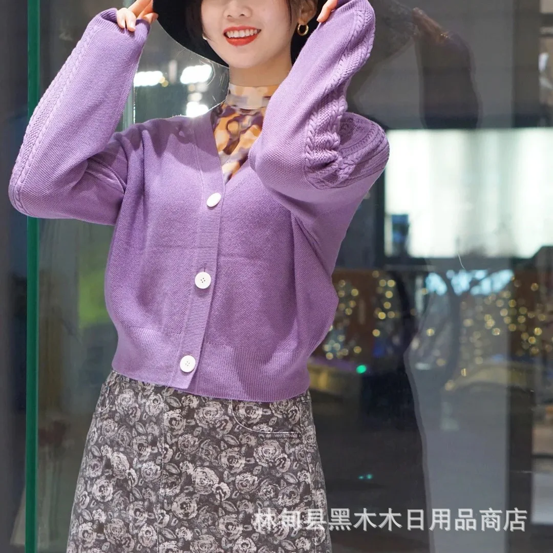 Xiaohe ICIC women's clothing Merino fine wool knitted lavender purple V-neck knitted cardigan Zhihe
Xiaohe ICIC women's clothing Merino fine wool knitted lavender purple V-neck knitted cardigan Zhihe
