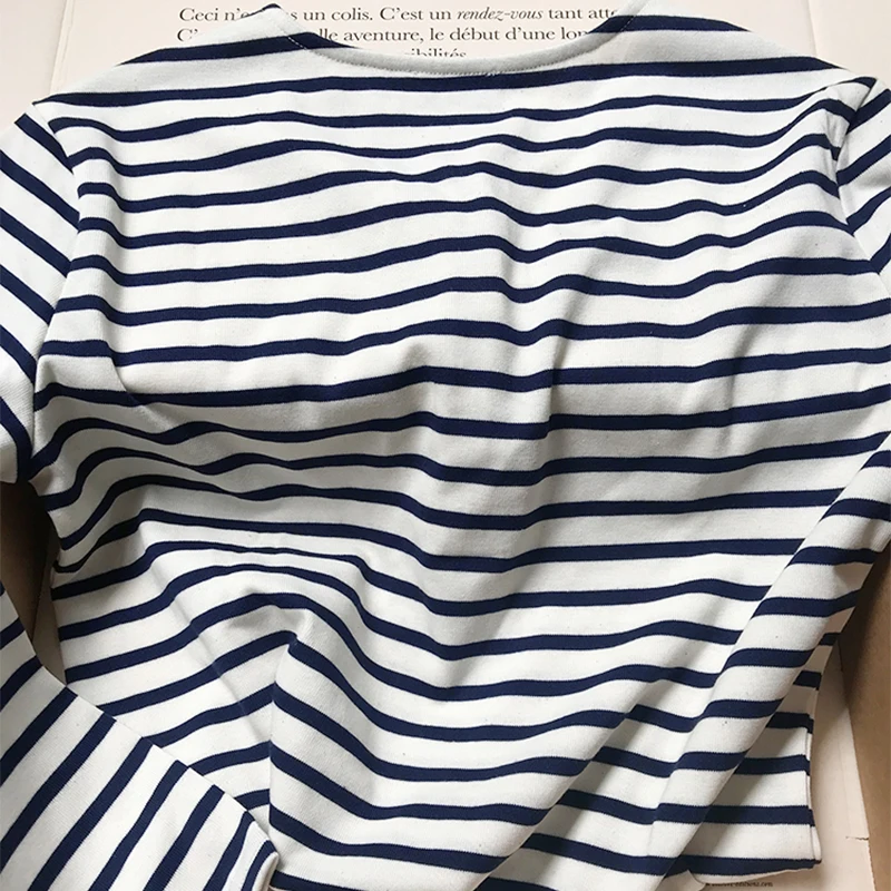 Stripes Tee Shirt Woman Autumn V Neck Buttons Casual Cotton Long Sleeve Tshirt 2021 Spring Chic Navy Style Femme Tops Versatile
Stripes Tee Shirt Woman Autumn V Neck Buttons Casual Cotton Long Sleeve Tshirt 2021 Spring Chic Navy Style Femme Tops Versatile