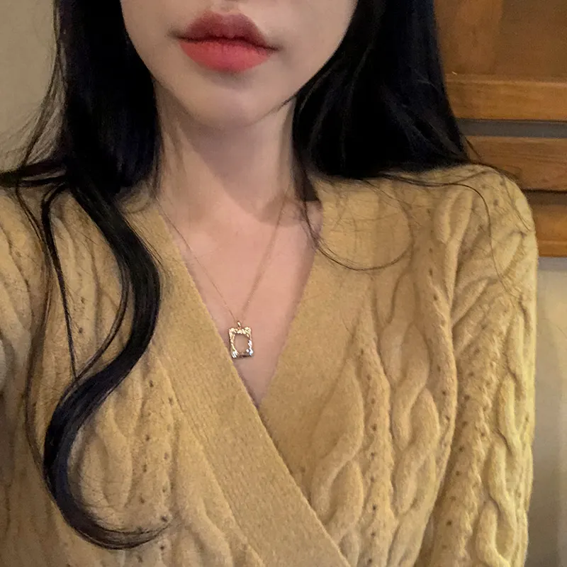 Casual Korean Clothes Knitted V-neck Pullovers Women's Clothing White Sweaters Solid Ladies Tops Fashion Brand Long Sleeve New
Casual Korean Clothes Knitted V-neck Pullovers Women's Clothing White Sweaters Solid Ladies Tops Fashion Brand Long Sleeve New