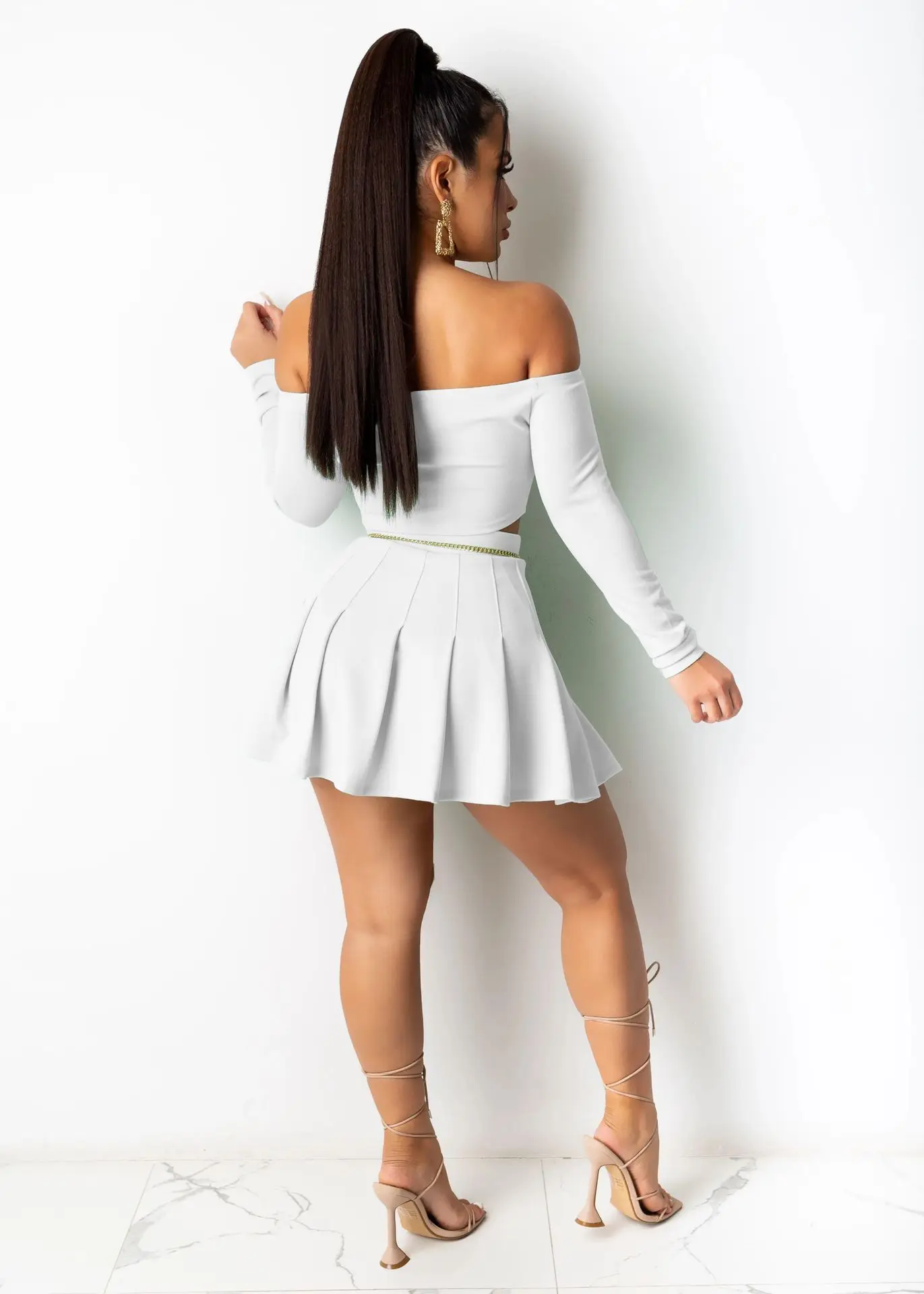 Sexy fashion solid color women's breast-wrapped pleated skirt with waistless spring and summer two-piece suit 
Sexy fashion solid color women's breast-wrapped pleated skirt with waistless spring and summer two-piece suit