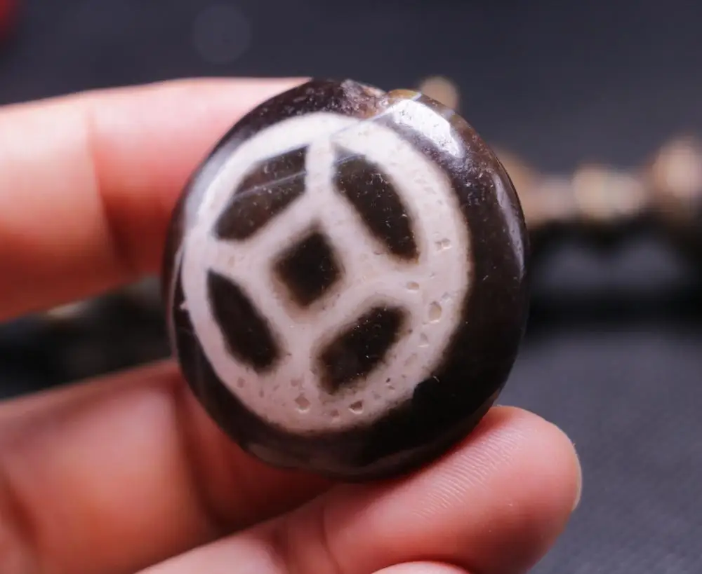 Волшебный Тибетский старинный Агат в форме монет, козья глаза, Небесные глаза, бусины дзи подвеска, амулет, амулет, тотем LKbrother, высокое качес...
Волшебный Тибетский старинный Агат в форме монет, козья глаза, Небесные глаза, бусины дзи подвеска, амулет, амулет, тотем LKbrother, высокое качес...