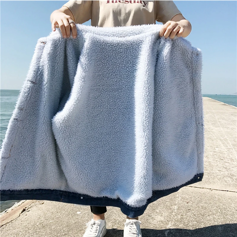 Lamb hair thickening denim jacket female winter lapel Korean version of the locomotive sheepskin coat female student short coat
Lamb hair thickening denim jacket female winter lapel Korean version of the locomotive sheepskin coat female student short coat