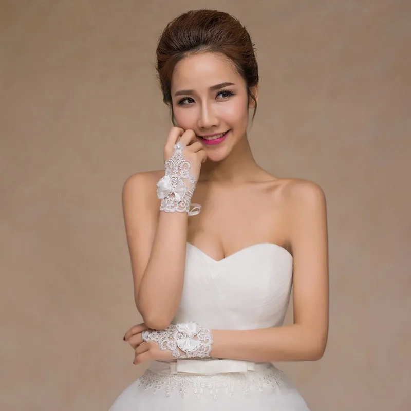 Trendy White Bride Party Gloves Fingerless Sexy Lace Short Bow Gloves for Women party 
Trendy White Bride Party Gloves Fingerless Sexy Lace Short Bow Gloves for Women party