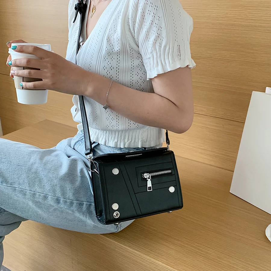 PU Leather Flap Bag for Women New Fashion Ladies Design Shoulder Bags Female Crossbody Bag Casual Travel Messenger Handbags
PU Leather Flap Bag for Women New Fashion Ladies Design Shoulder Bags Female Crossbody Bag Casual Travel Messenger Handbags