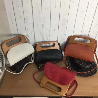 2019 Vintage New Fashion PU leather vintage handbag brief women wood fashion casual shoulder messenger bag mini clip bag BAG
2019 Vintage New Fashion PU leather vintage handbag brief women wood fashion casual shoulder messenger bag mini clip bag BAG