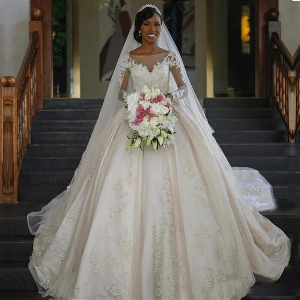 

Винтажное Белое Атласное романтическое кружевное бальное платье с глубоким круглым вырезом и длинными рукавами, свадебное платье, свадебн...