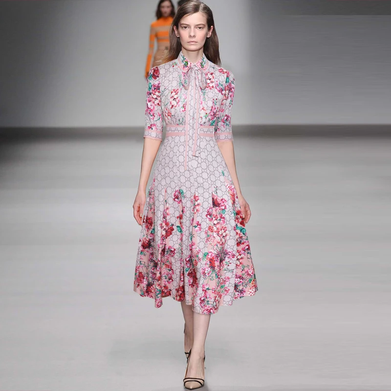 Runway Women Suits 2020 Spring Autumn 2 Piece Set Vintage High Quality Floral Printed Long Sleeve Blouse + Pleated Skirt Outfits
Runway Women Suits 2020 Spring Autumn 2 Piece Set Vintage High Quality Floral Printed Long Sleeve Blouse + Pleated Skirt Outfits