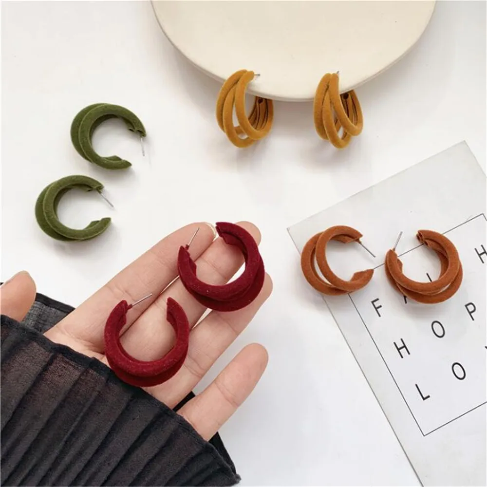 2020 New Simple Round C-Shaped Unusual Earrings Female Wild High-End Temperament Plush Ear Nails Jewelry Gifts Wholesale 
2020 New Simple Round C-Shaped Unusual Earrings Female Wild High-End Temperament Plush Ear Nails Jewelry Gifts Wholesale