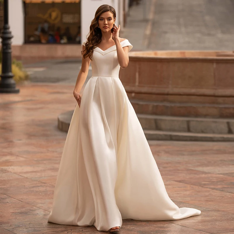 Robes De Mariée Luxury Matte Soft Satin A-line Wedding Dresses V-neck Button Sweetheart Gowns Backless Floor-length Tailor-Made
Robes De Mariée Luxury Matte Soft Satin A-line Wedding Dresses V-neck Button Sweetheart Gowns Backless Floor-length Tailor-Made