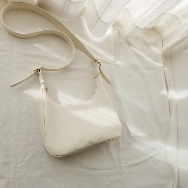 Small Pu Leather Crossbody Bags for Women 2020 Half Moon Design Luxury Solid Color Shoulder Handbag Lady Simple Travel Bag Purse 
Small Pu Leather Crossbody Bags for Women 2020 Half Moon Design Luxury Solid Color Shoulder Handbag Lady Simple Travel Bag Purse