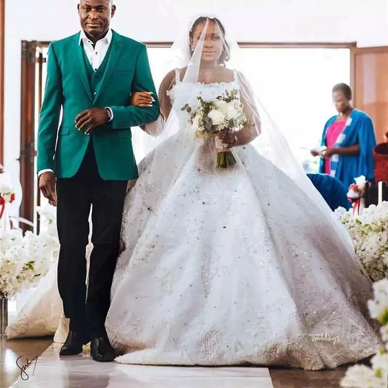 Spaghetti Straps South African Ball Gown Wedding Dress South African Bead Crystal Black Girl Plus Size Bridal Gowns
Spaghetti Straps South African Ball Gown Wedding Dress South African Bead Crystal Black Girl Plus Size Bridal Gowns