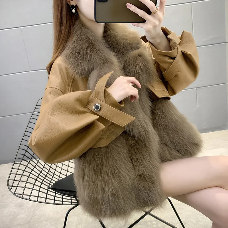 Новинка Зима 2021, пальто из лисьего меха, кожаное пальто с бантом для молодых женщин, короткое меховое пальто
Новинка Зима 2021, пальто из лисьего меха, кожаное пальто с бантом для молодых женщин, короткое меховое пальто