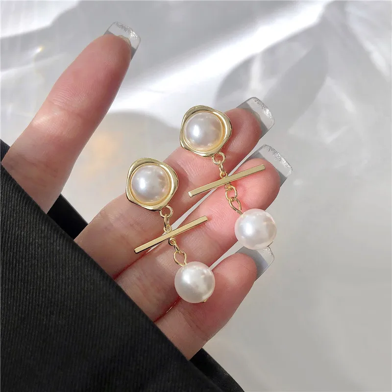 New 2021 Baroque Pearl Earrings South Korea's Temperament Fashionable Retro Tassel Earrings Women Jewelry Accessories Wholesale
New 2021 Baroque Pearl Earrings South Korea's Temperament Fashionable Retro Tassel Earrings Women Jewelry Accessories Wholesale