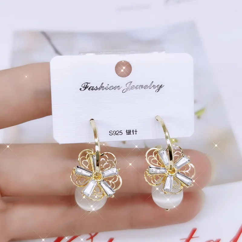 Retro Double C Earrings Korean 925 Silver Needle Opal Stud Earrings Flower Hollow Crystal Ear Jewelry Female 
Retro Double C Earrings Korean 925 Silver Needle Opal Stud Earrings Flower Hollow Crystal Ear Jewelry Female
