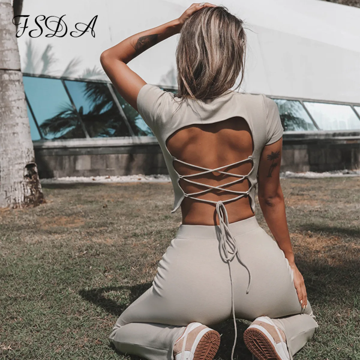 FSDA 2021 Short Sleeve Crop Top Women Backless And Pants Long Casual Two Piece Set Summer Green Tracksuit Legging Sets 
FSDA 2021 Short Sleeve Crop Top Women Backless And Pants Long Casual Two Piece Set Summer Green Tracksuit Legging Sets