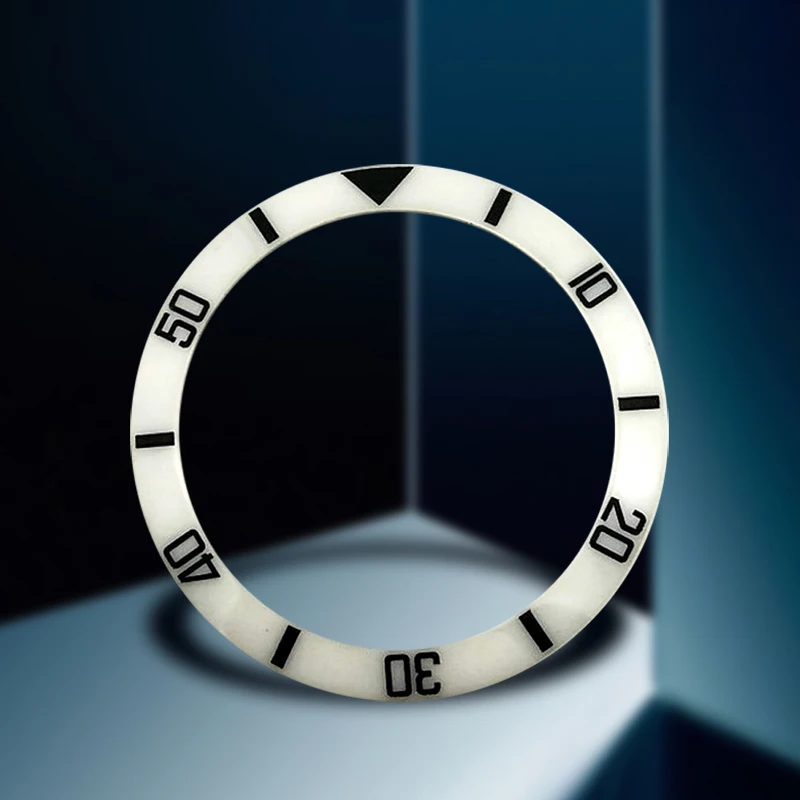 2020 watch 38 mm white ceramic bezel for 40 mm automatic watch Suitable for displacements of 40mm
2020 watch 38 mm white ceramic bezel for 40 mm automatic watch Suitable for displacements of 40mm