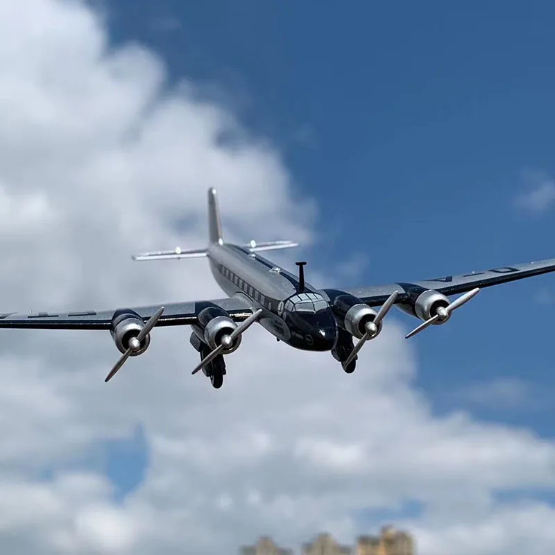 Литье под давлением в масштабе 1:200, Вторая мировая война, Германия, транспорт, стандартный подарок для украшения пассажира авиапочтой
Литье под давлением в масштабе 1:200, Вторая мировая война, Германия, транспорт, стандартный подарок для украшения пассажира авиапочтой