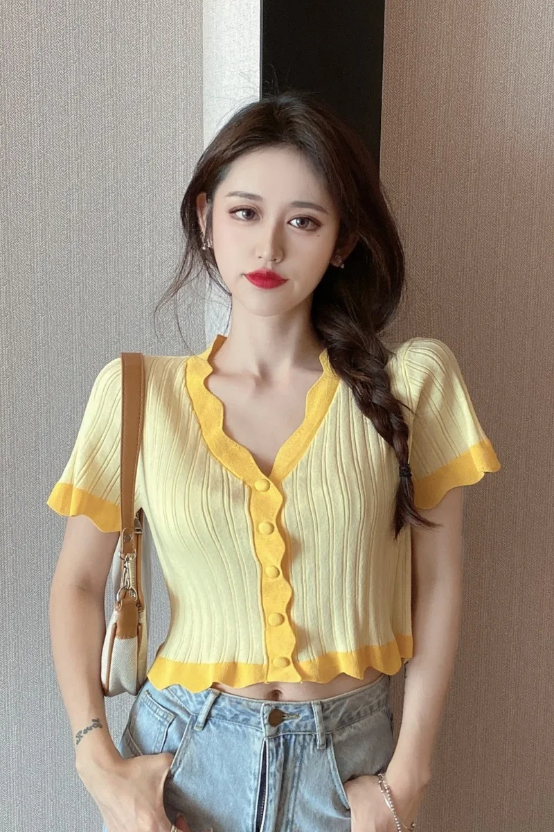 Women's Thin Cardigan Summer New Short Sleeve Knitted Shirt V-Neck Short Top
Women's Thin Cardigan Summer New Short Sleeve Knitted Shirt V-Neck Short Top