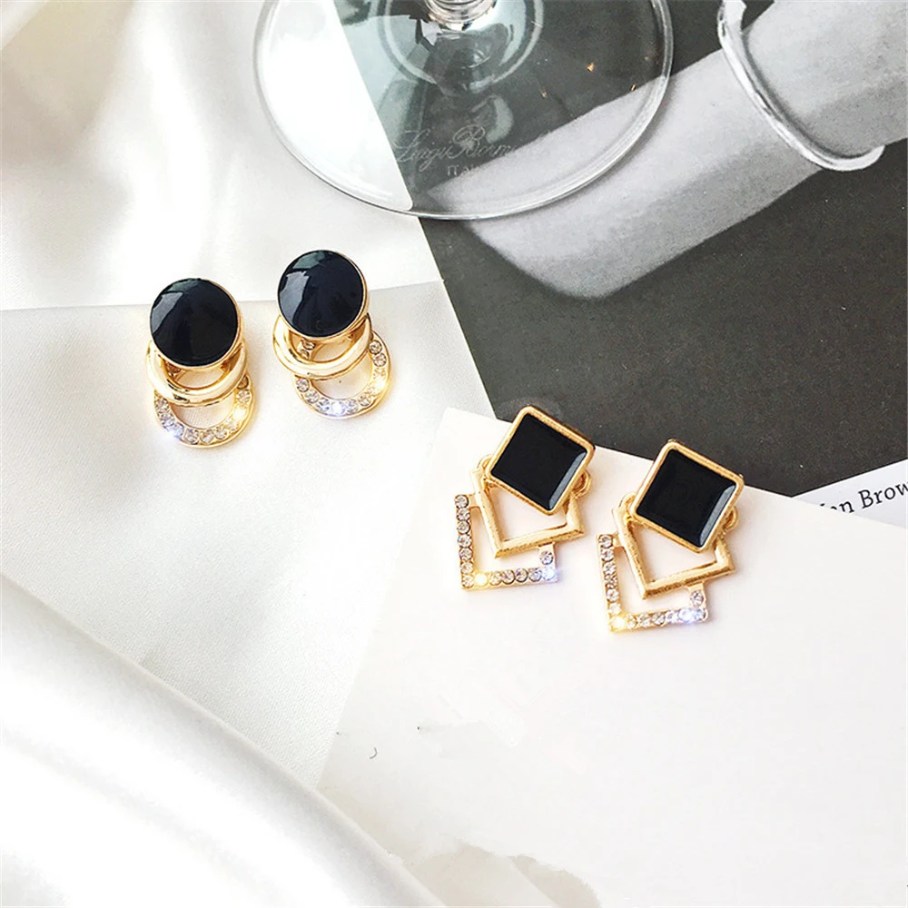2020 Trend Trendy Simple Black Circle Zircon Unusual Stud Earrings For Women Round Piercing 925 Silver Jewelry Female brincos
2020 Trend Trendy Simple Black Circle Zircon Unusual Stud Earrings For Women Round Piercing 925 Silver Jewelry Female brincos