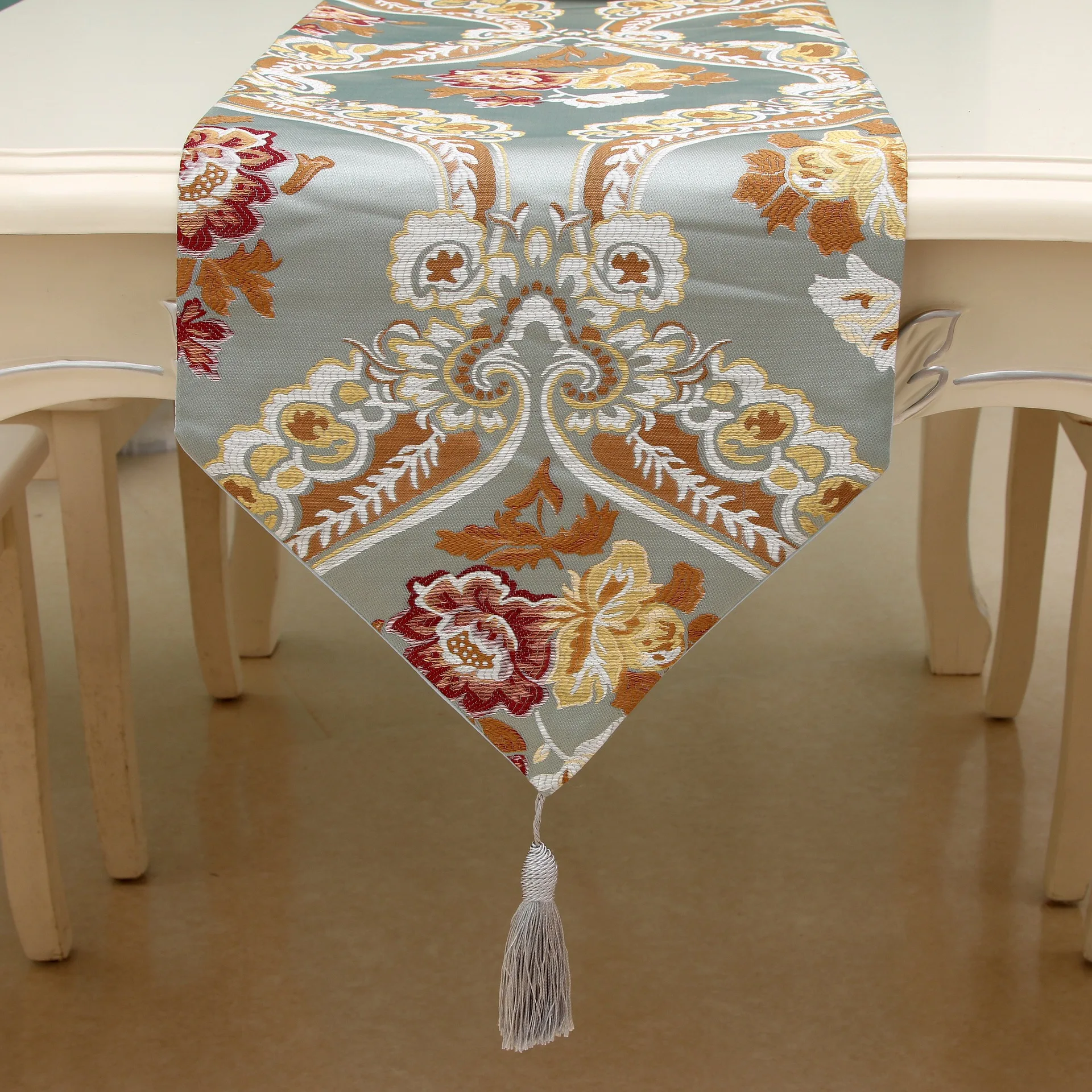 European-style velvet high-end luxury with diamonds on both sides of high-end table runner bed and tail towel TV porch cover
European-style velvet high-end luxury with diamonds on both sides of high-end table runner bed and tail towel TV porch cover
