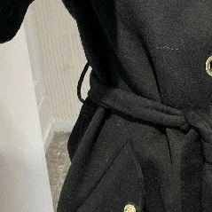 2021 Autumn and Winter Golden Buttons Ladies Black Waist Handmade Double-sided Wool Coat New
2021 Autumn and Winter Golden Buttons Ladies Black Waist Handmade Double-sided Wool Coat New