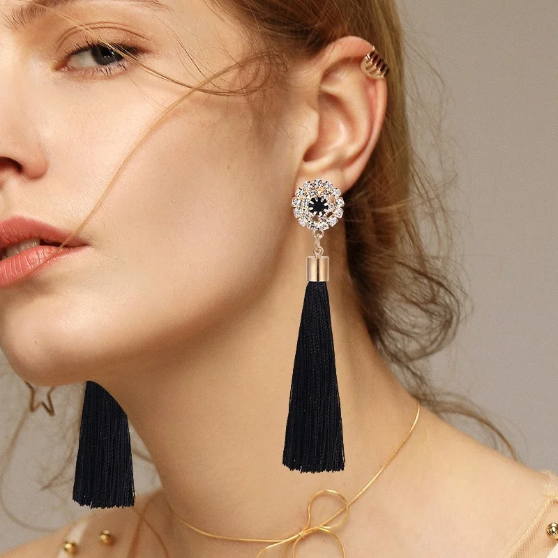 Earrings Women 2021 Korean Fashion Luxury Dangle European and American Retro Fashion All-match Bohemian Tassel Earrings Long
Earrings Women 2021 Korean Fashion Luxury Dangle European and American Retro Fashion All-match Bohemian Tassel Earrings Long