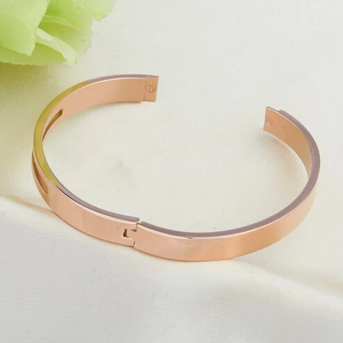 LOOKER 2021 Rose Gold Color Hollow Crystal Stainless Steel Love Men Women Carter Bangle CC Cuff Bracelet Valentine
LOOKER 2021 Rose Gold Color Hollow Crystal Stainless Steel Love Men Women Carter Bangle CC Cuff Bracelet Valentine