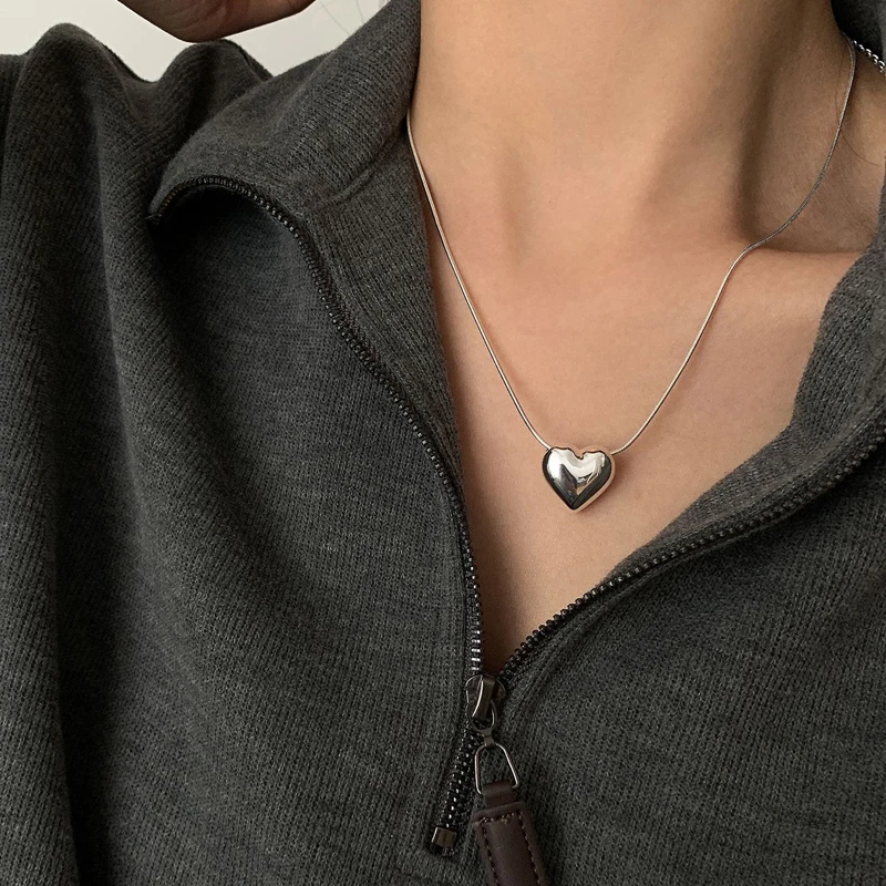 PANJBJ Three-Dimensional Heart Necklace for Women Simple Creative Light Luxury Jewelry
PANJBJ Three-Dimensional Heart Necklace for Women Simple Creative Light Luxury Jewelry