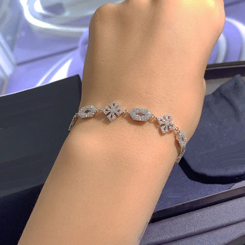 Brand 1:1High Quality Retro Bracelet Silver Color Sliding Mana Flower Asymmetry Zircon Women Ladies Wedding Jewelry
Brand 1:1High Quality Retro Bracelet Silver Color Sliding Mana Flower Asymmetry Zircon Women Ladies Wedding Jewelry